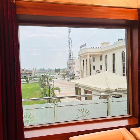 Royal Heritage Hotel & Resort Ayodhya Екстер'єр фото