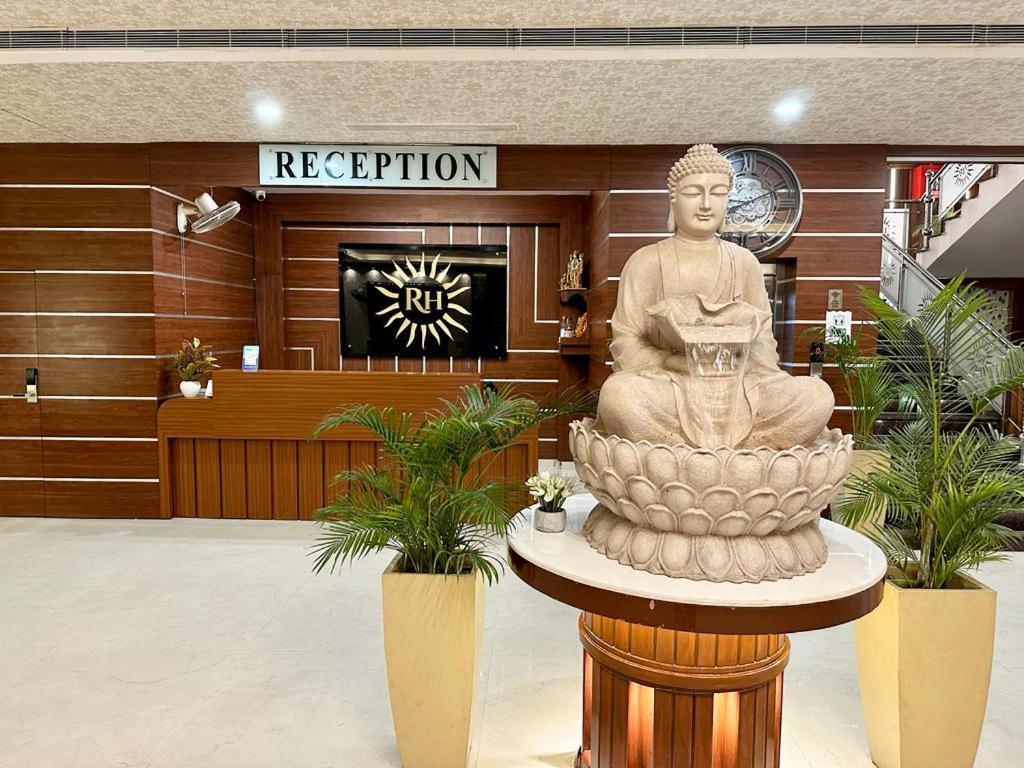 Royal Heritage Hotel & Resort Ayodhya Екстер'єр фото