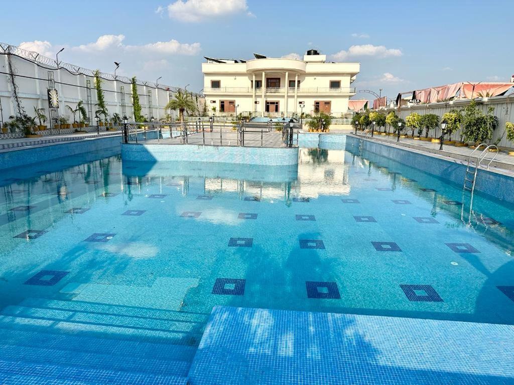 Royal Heritage Hotel & Resort Ayodhya Екстер'єр фото