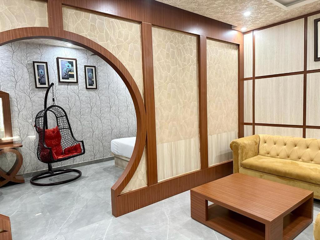 Royal Heritage Hotel & Resort Ayodhya Екстер'єр фото
